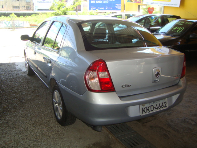 Clio Sedan
